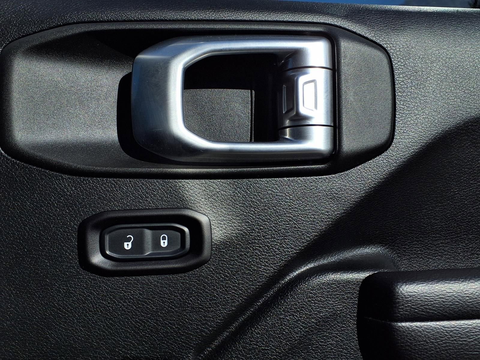 Used 2018 Jeep Wrangler Sport image 22