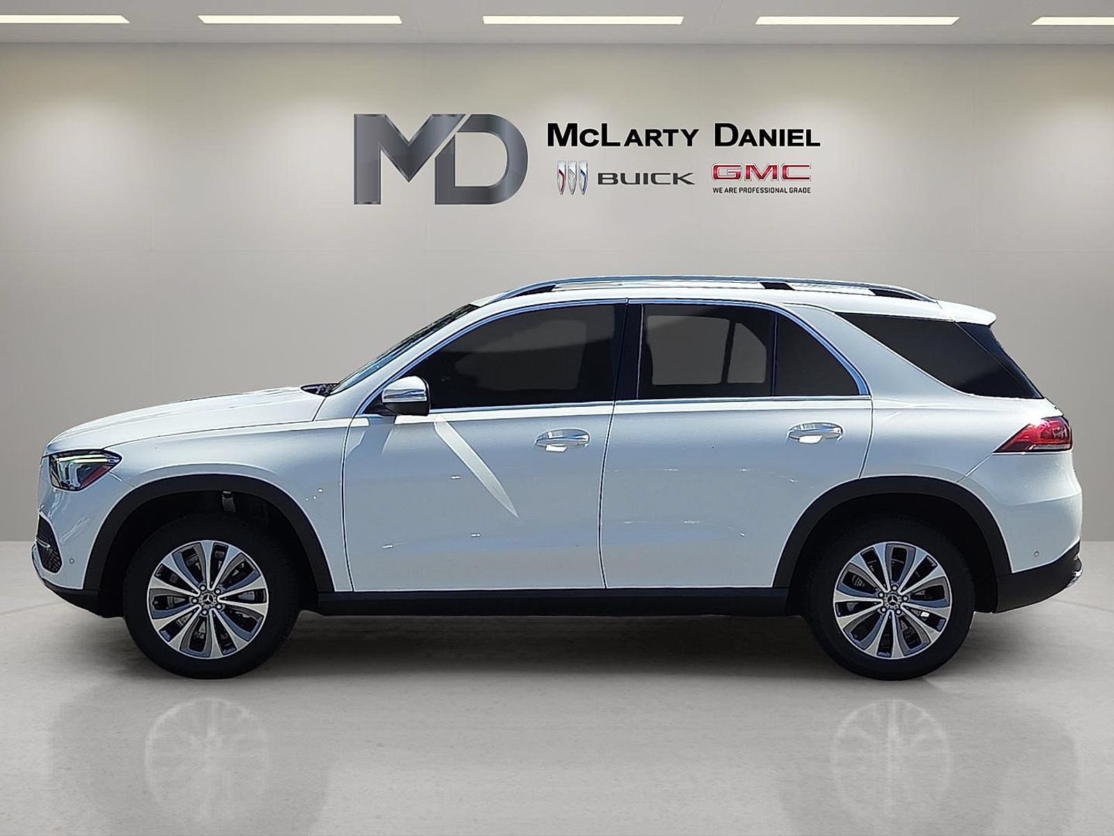 Used 2021 Mercedes-Benz GLE 350 4MATIC image 2