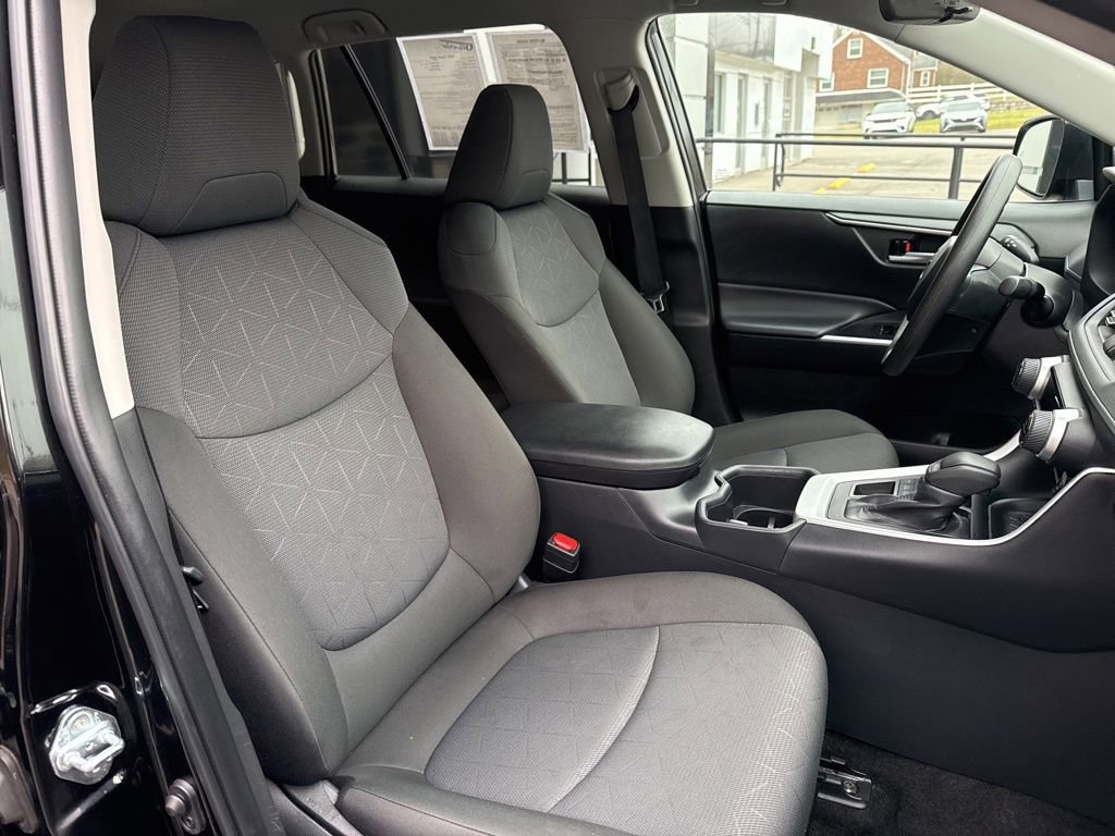 Used 2025 Toyota RAV4 XLE image 23