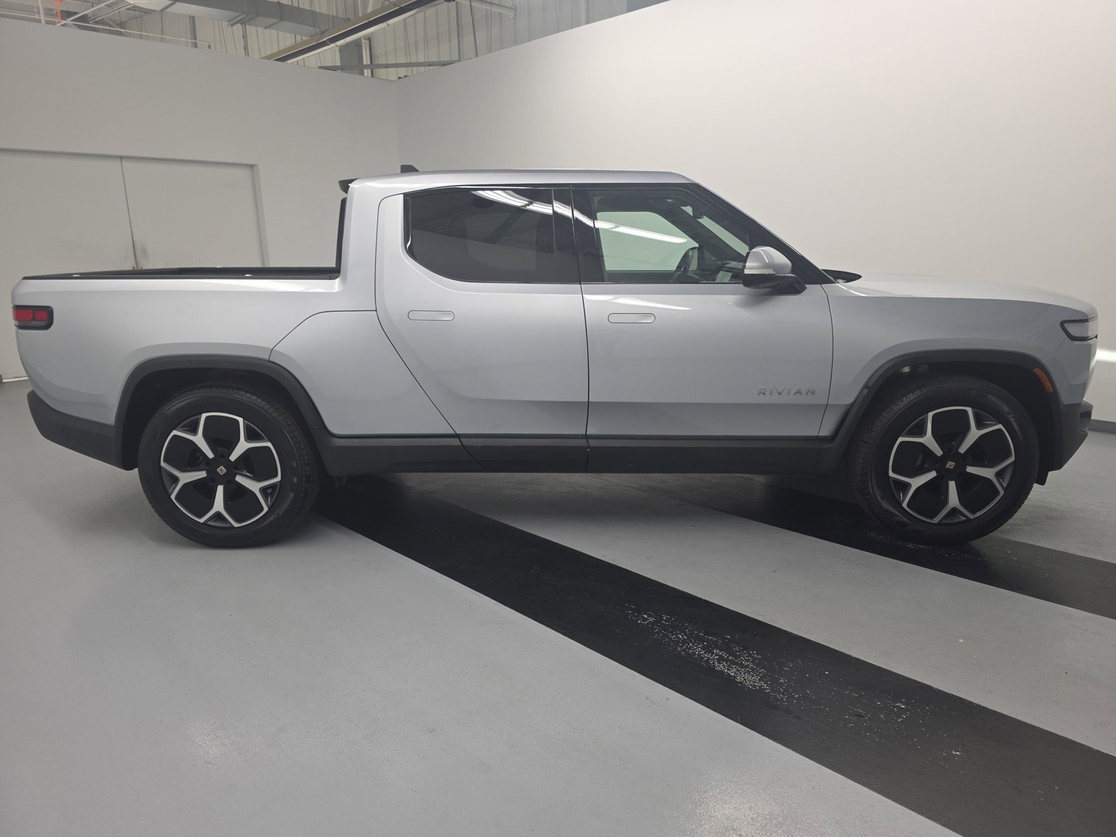 Used 2024 Rivian R1T Adventure AWD/4WD image 6