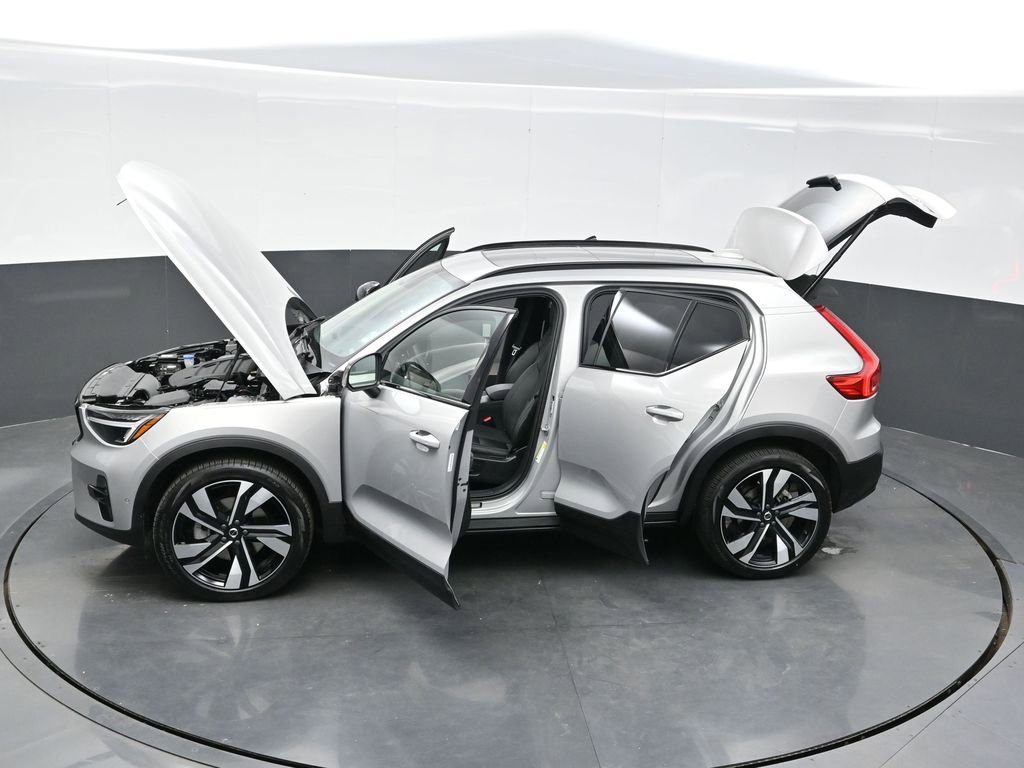 Used 2025 Volvo XC40 B5 Plus image 39