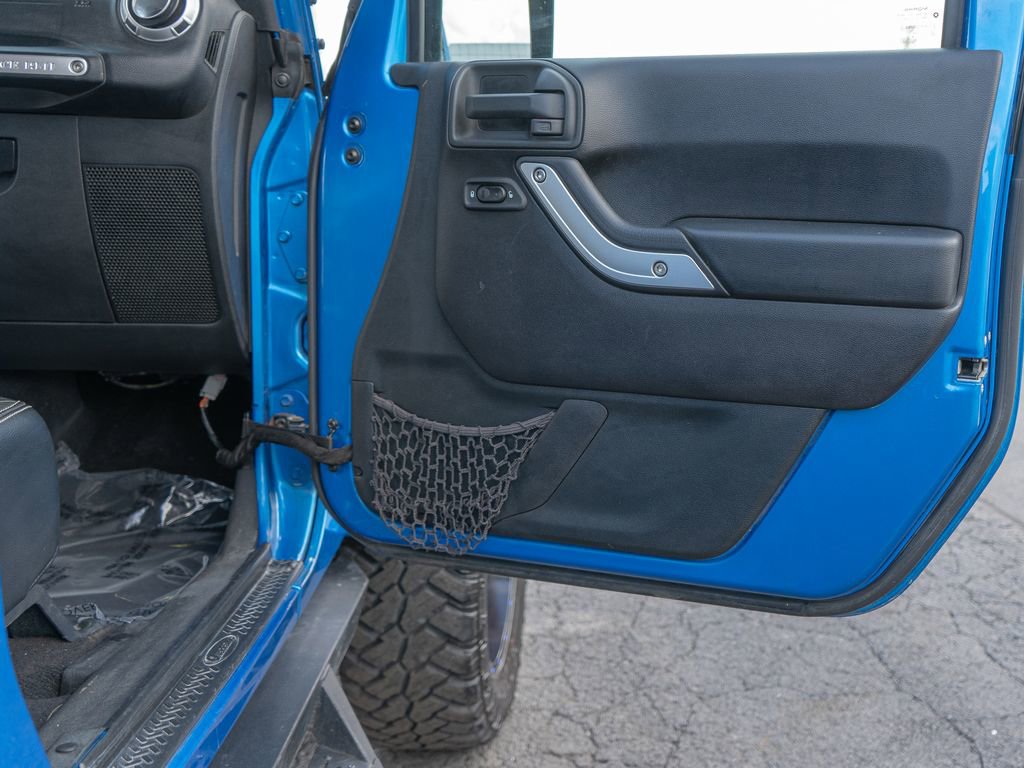 Used 2016 Jeep Wrangler Unlimited Sahara w/ Dual Top Group image 17