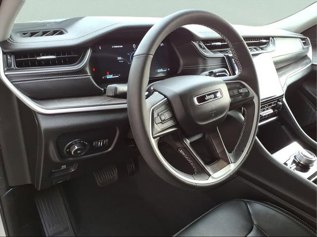 Used 2023 Jeep Grand Cherokee Limited AWD/4WD image 14