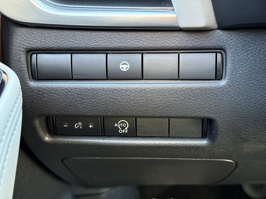 Used 2023 Nissan Rogue SV AWD/4WD image 13