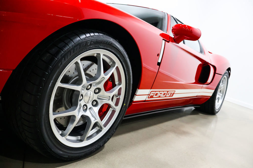 Used 2006 Ford GT RWD image 22