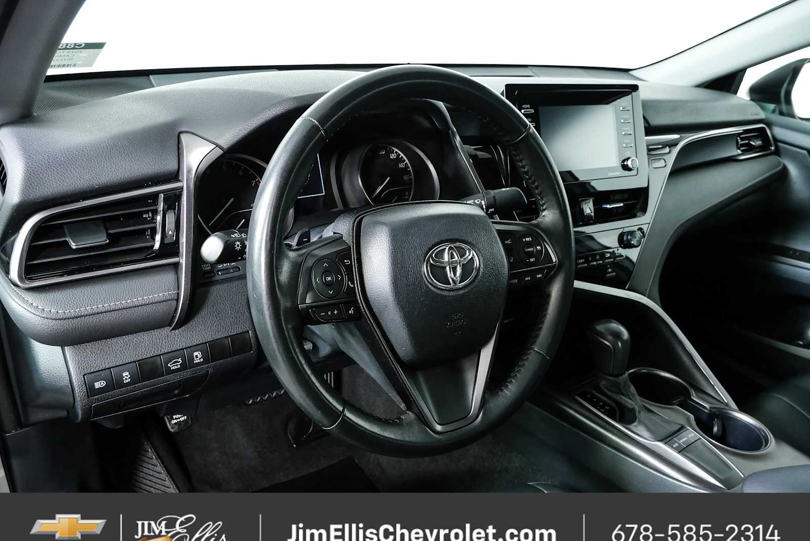 Used 2024 Toyota Camry SE FWD image 4