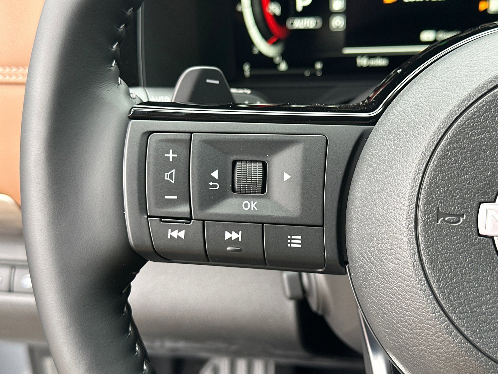 New 2025 Nissan Pathfinder Platinum w/ Lighting Package (N92) image 28