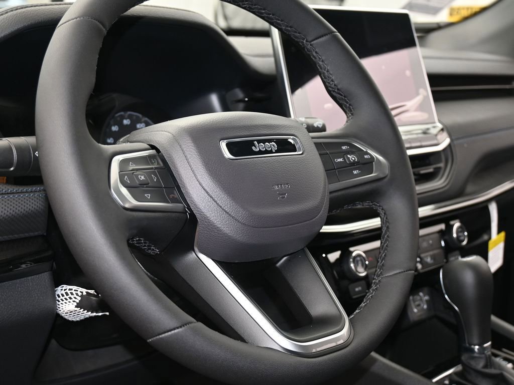 Used 2026 Jeep Compass Latitude AWD/4WD image 13