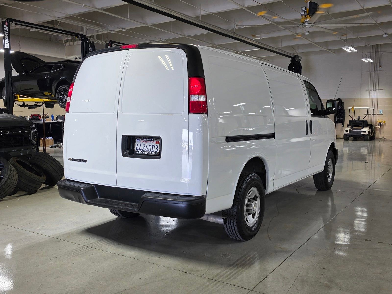 Used 2021 Chevrolet Express 2500 w/ Driver Convenience Package image 7