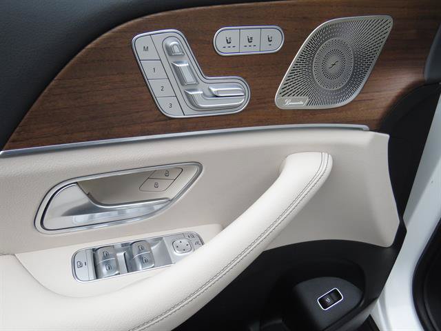 Used 2025 Mercedes-Benz GLS 450 4MATIC image 9
