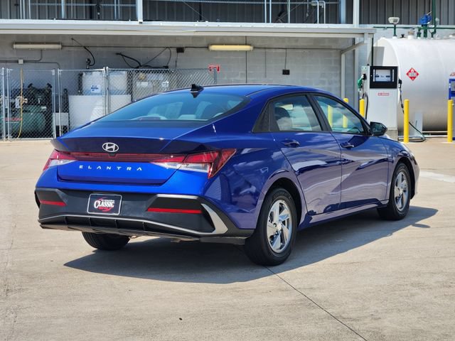 Used 2025 Hyundai Elantra SE FWD image 7