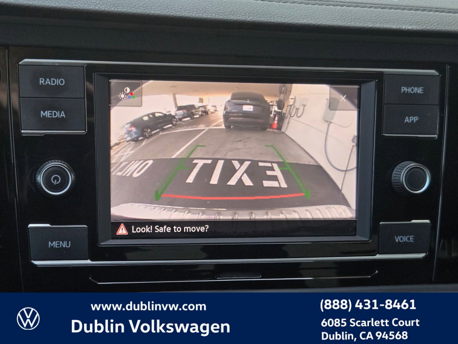 Certified 2023 Volkswagen Jetta SE w/ Panoramic Sunroof Package image 15