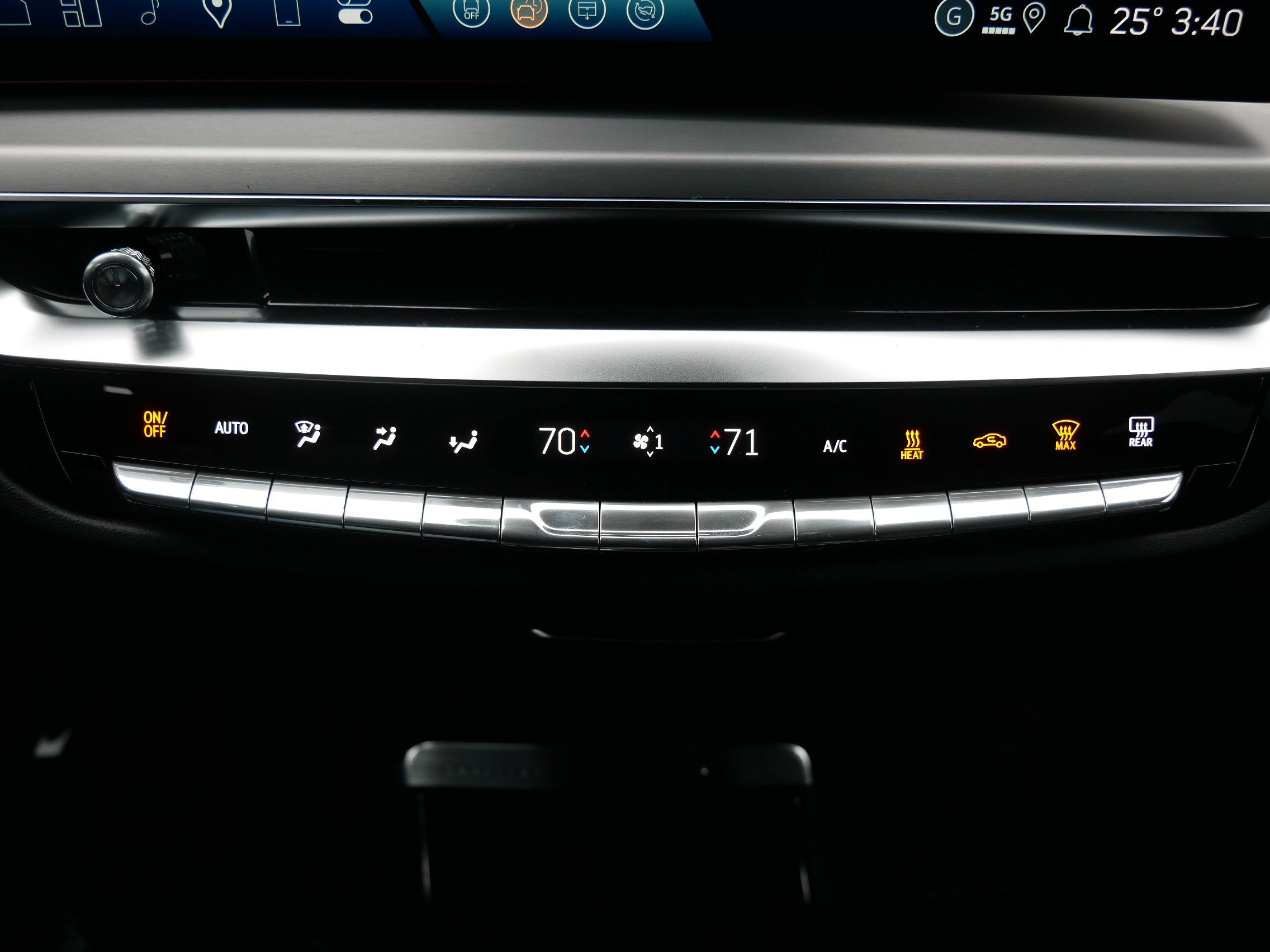 Used 2026 Cadillac Lyriq Premium Sport w/ LPO, Floor Liner Package AWD/4WD image 21