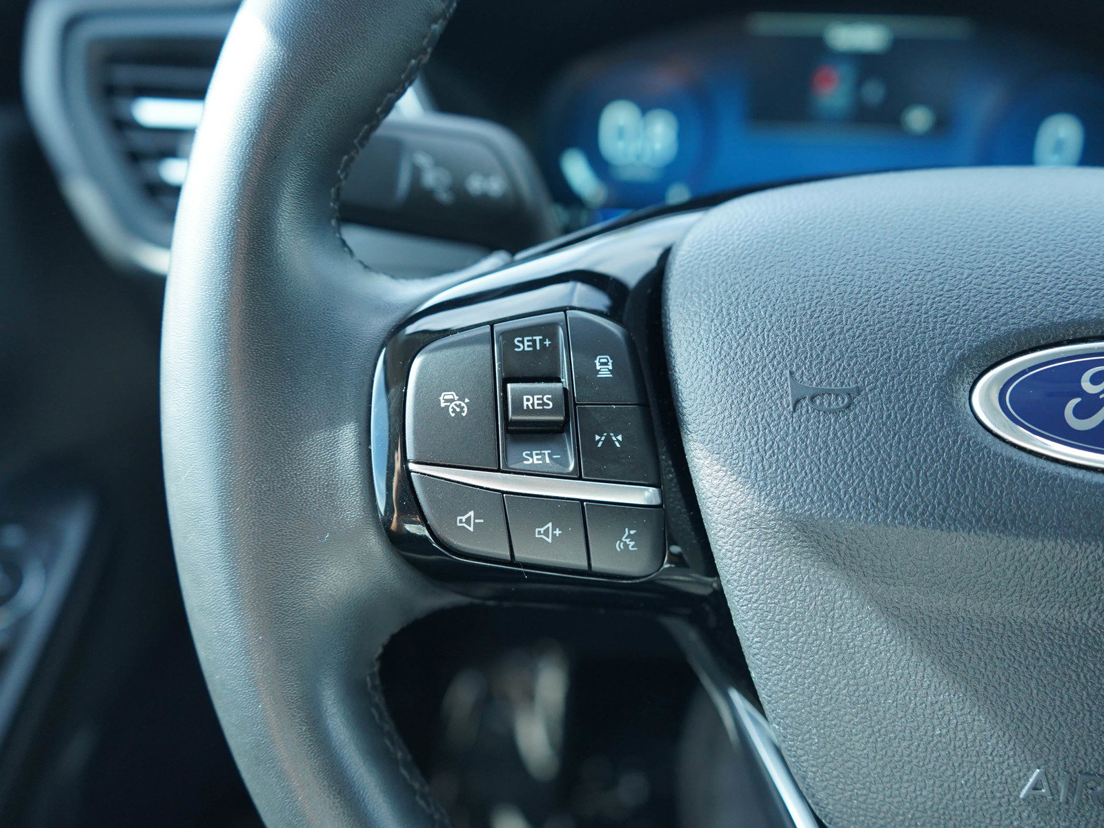 Used 2024 Ford Escape Platinum AWD/4WD image 25