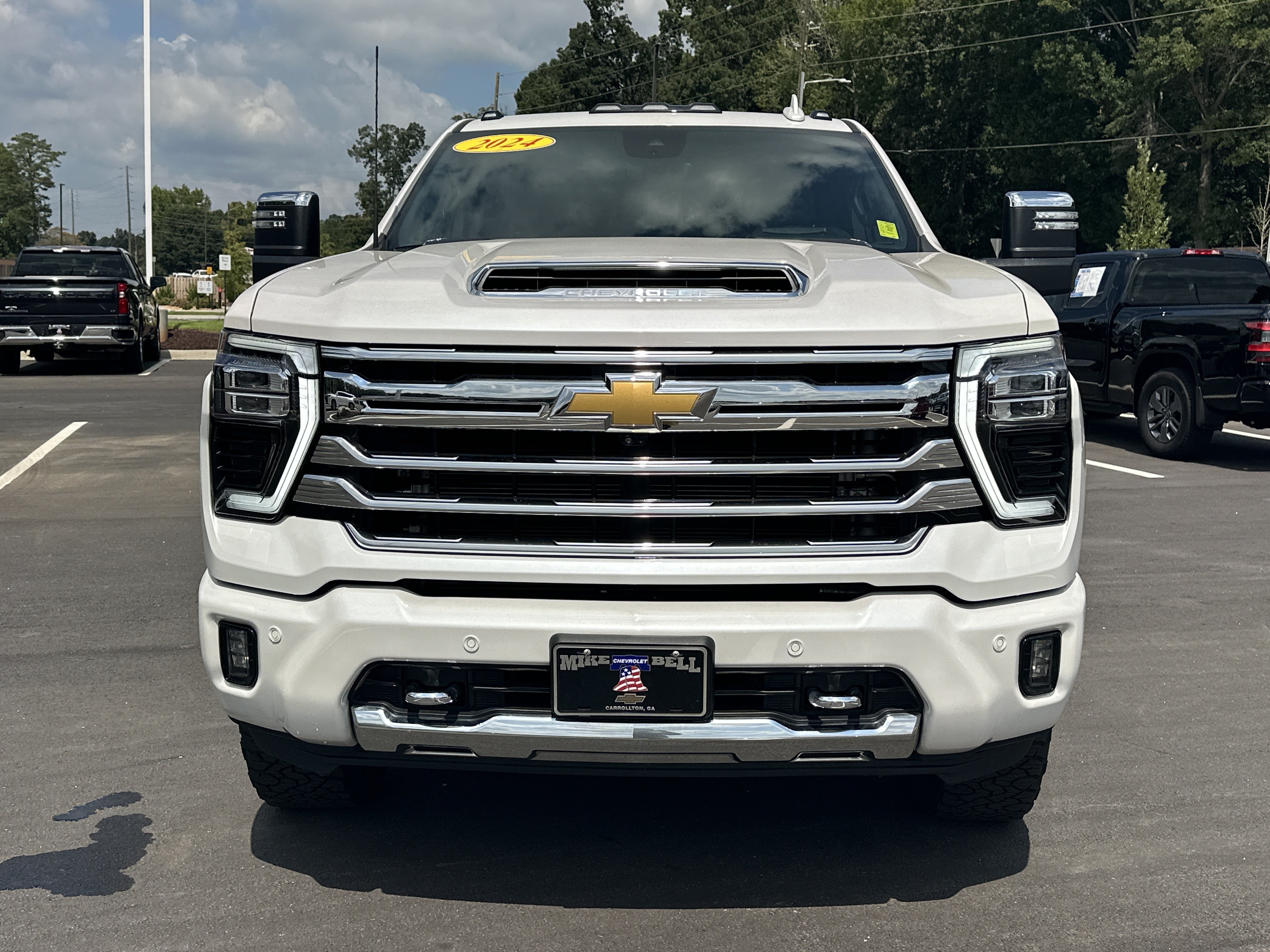 Used 2024 Chevrolet Silverado 3500 High Country w/ High Country Premium Package AWD/4WD image 3