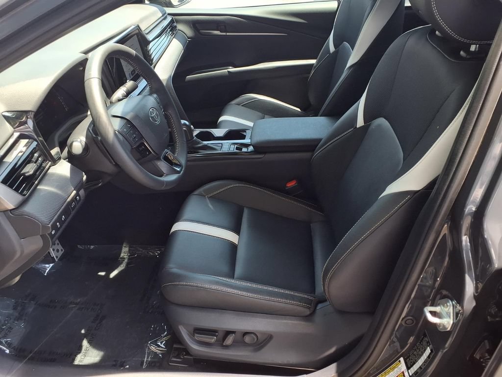 Used 2025 Toyota Camry SE w/ Convenience Package FWD image 16