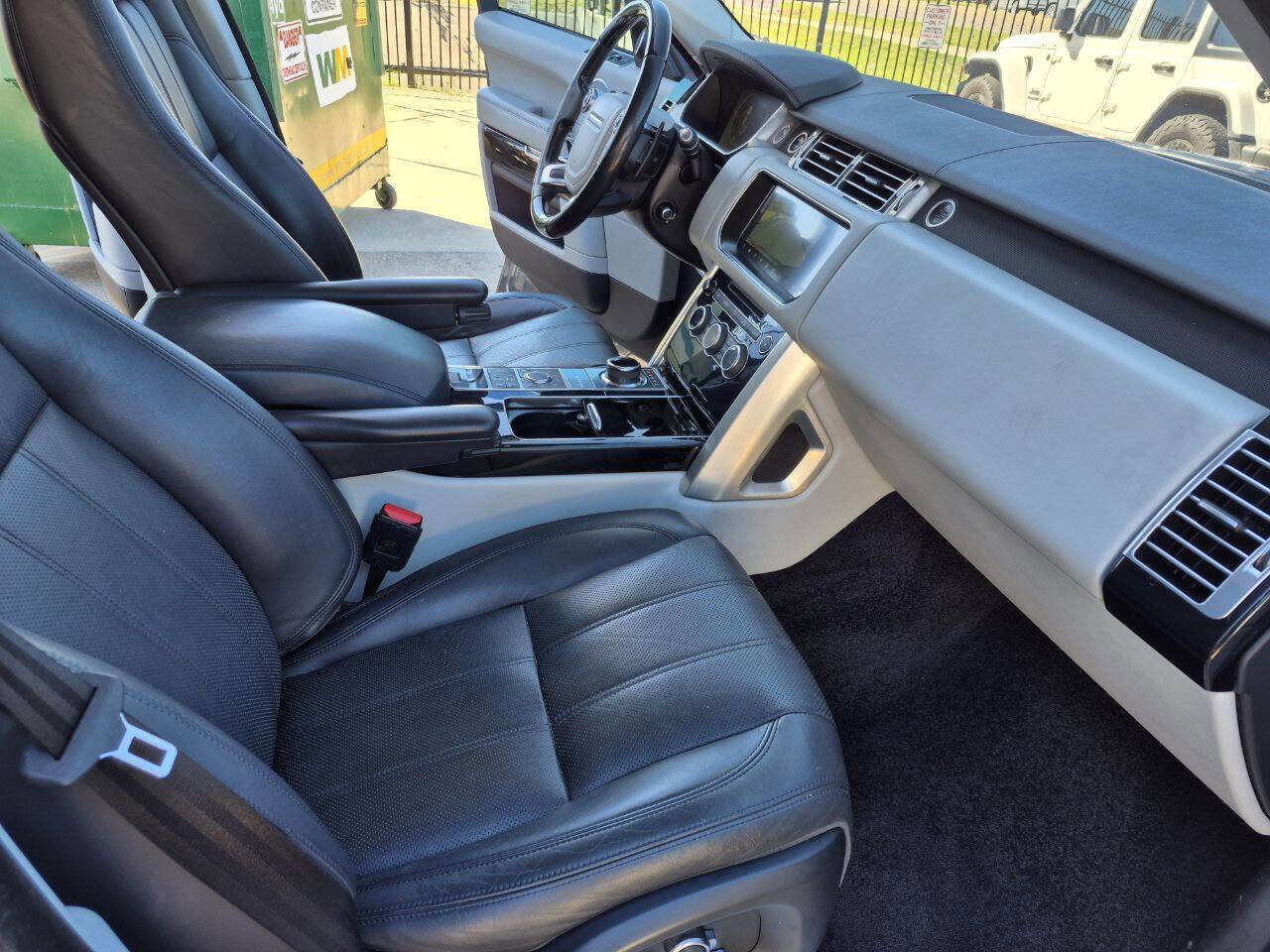 Used 2017 Land Rover Range Rover HSE image 18