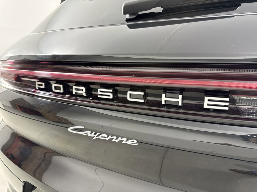 Certified 2025 Porsche Cayenne image 19