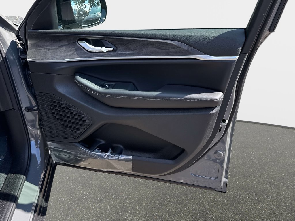 New 2027 Jeep Grand Cherokee Altitude AWD/4WD image 8
