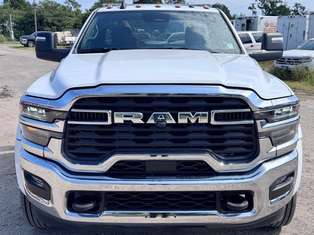 Used 2025 RAM 5500 2WD Regular Cab image 2
