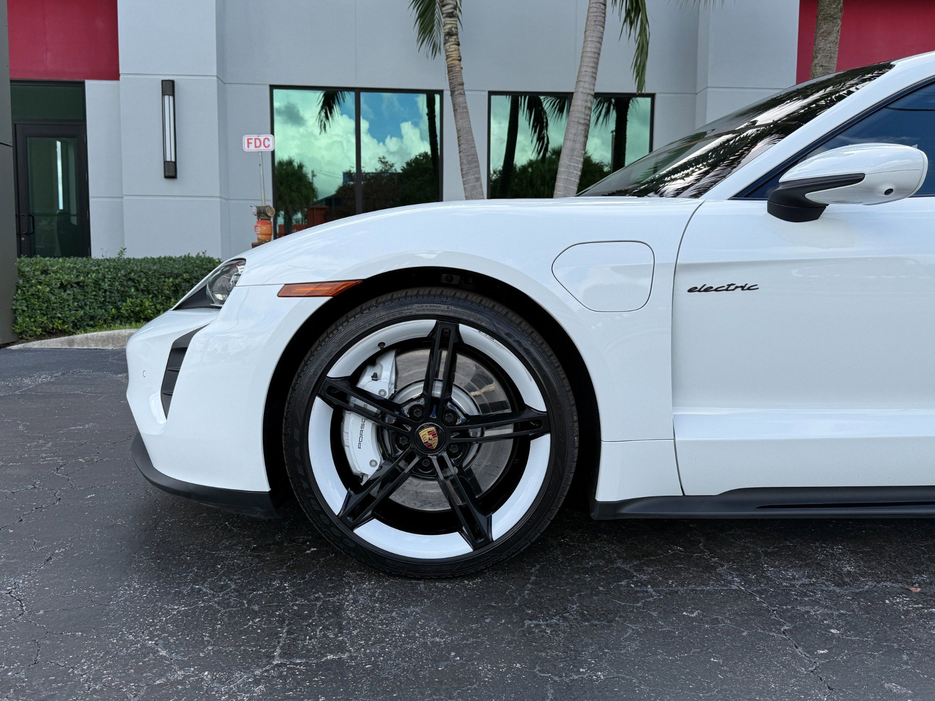 Used 2022 Porsche Taycan GTS image 14