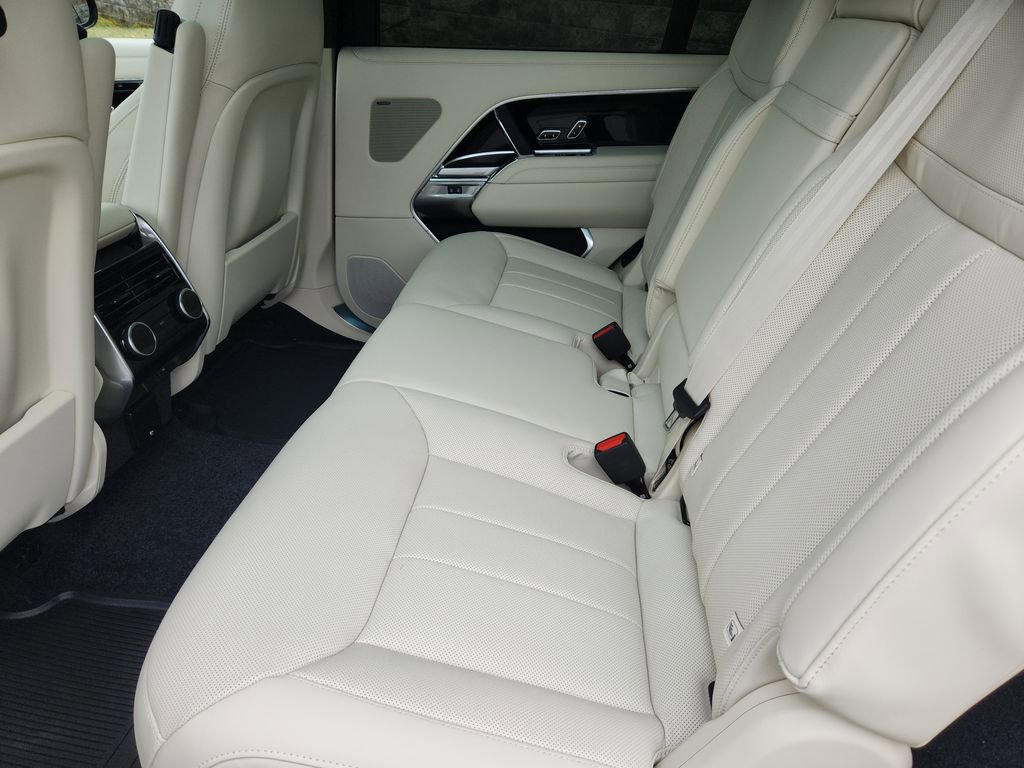 New 2026 Land Rover Range Rover Long Wheelbase SE image 5