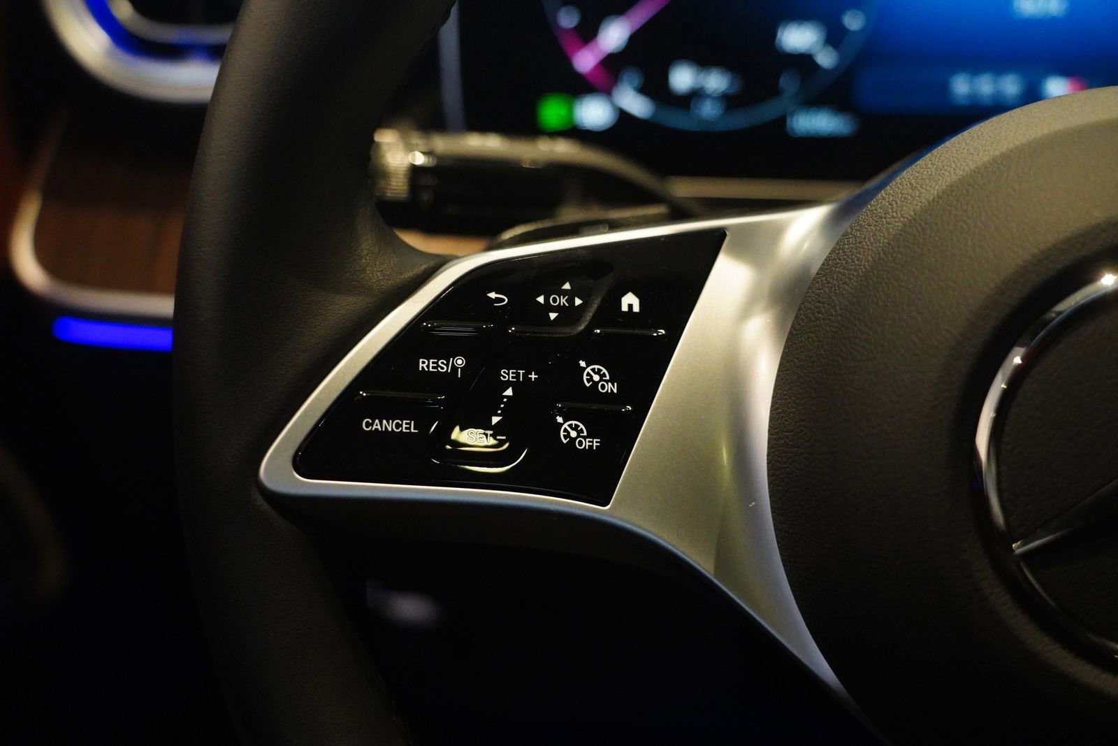 Used 2025 Mercedes-Benz C 300 4MATIC Sedan image 18