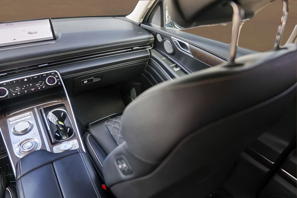 Used 2023 Genesis GV80 3.5T Prestige w/ Prestige Package image 30