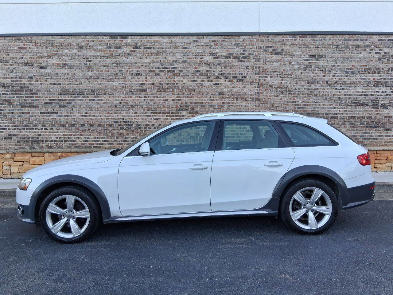 Used 2013 Audi A4 Premium Plus w/ Premium Plus Pkg image 2