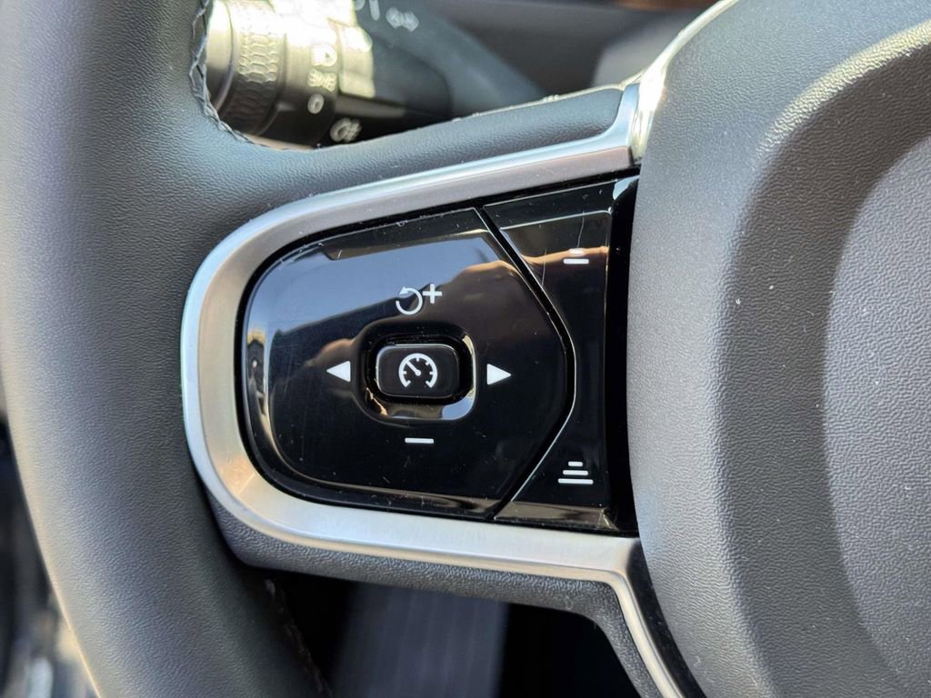 Certified 2023 Volvo XC90 B6 Plus AWD/4WD image 22