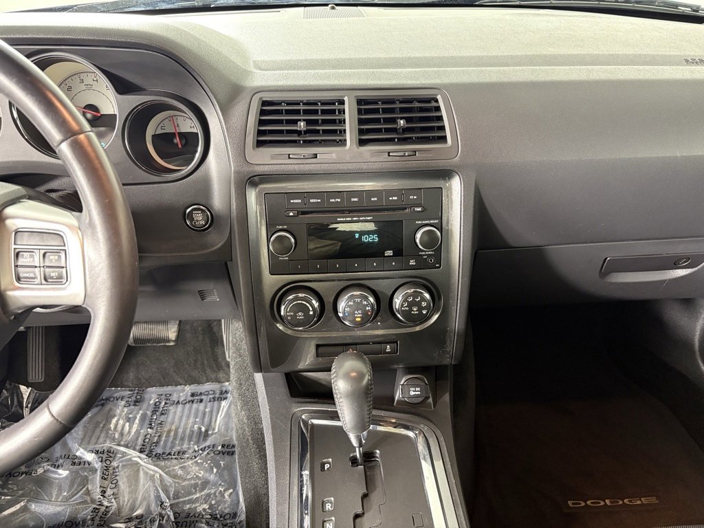 Used 2014 Dodge Challenger SXT image 24