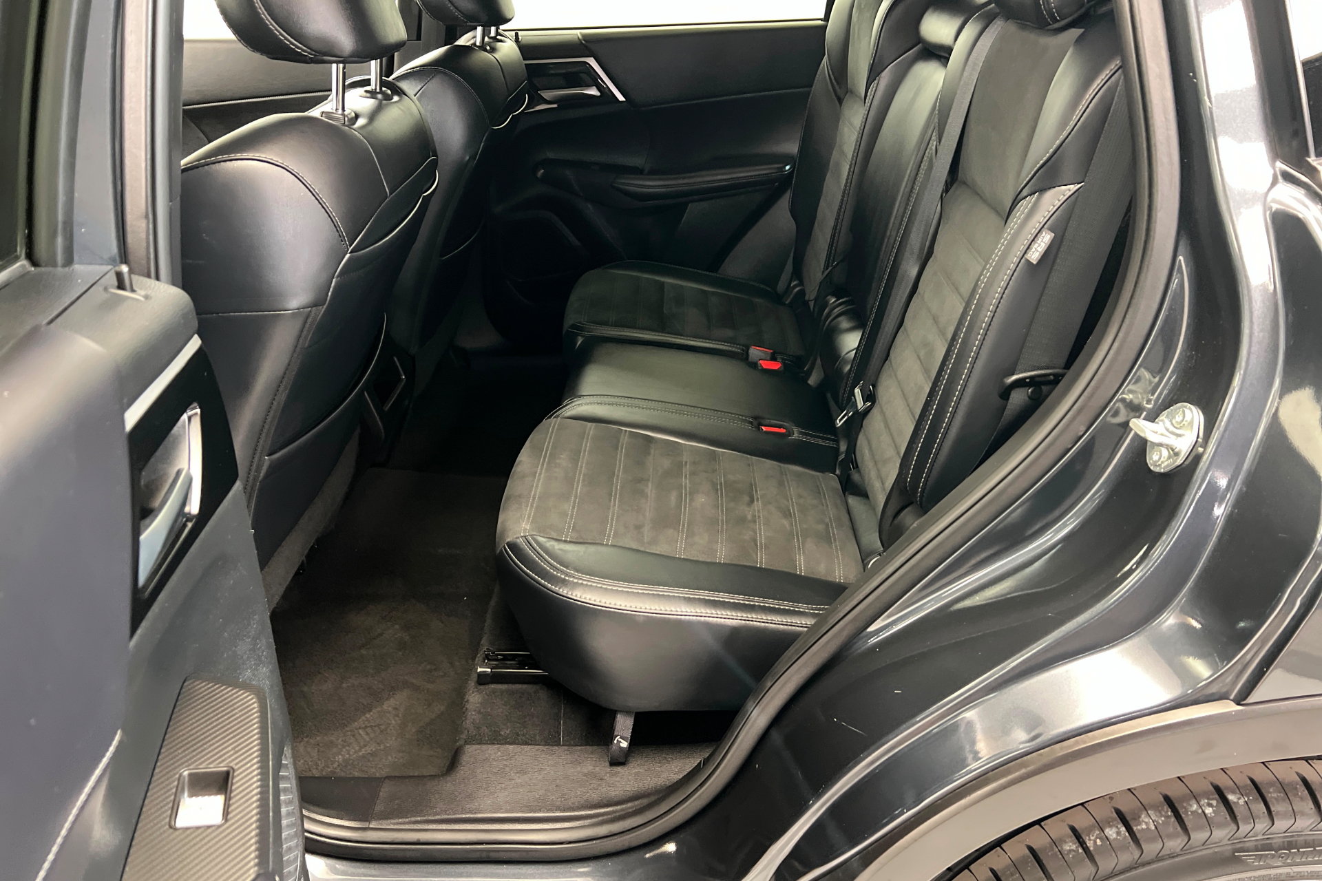 Used 2024 Mitsubishi Outlander FWD image 21