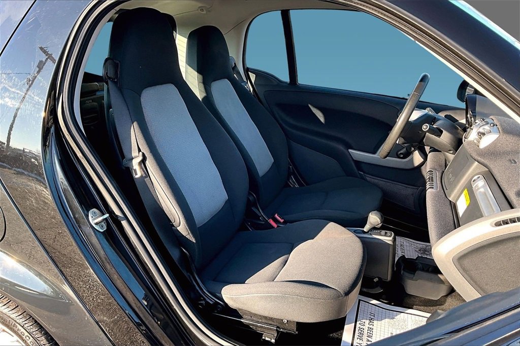 Used 2013 smart fortwo pure image 4