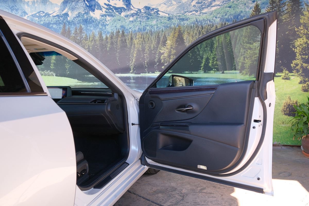 Used 2021 Lexus ES 300h w/ Premium Package FWD image 28
