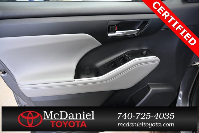 Certified 2023 Toyota Highlander XLE image 29