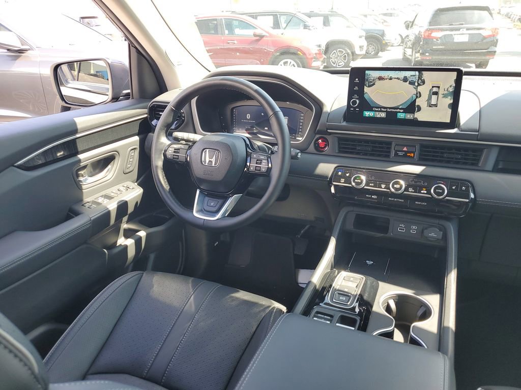 Used 2025 Honda Pilot Elite image 3