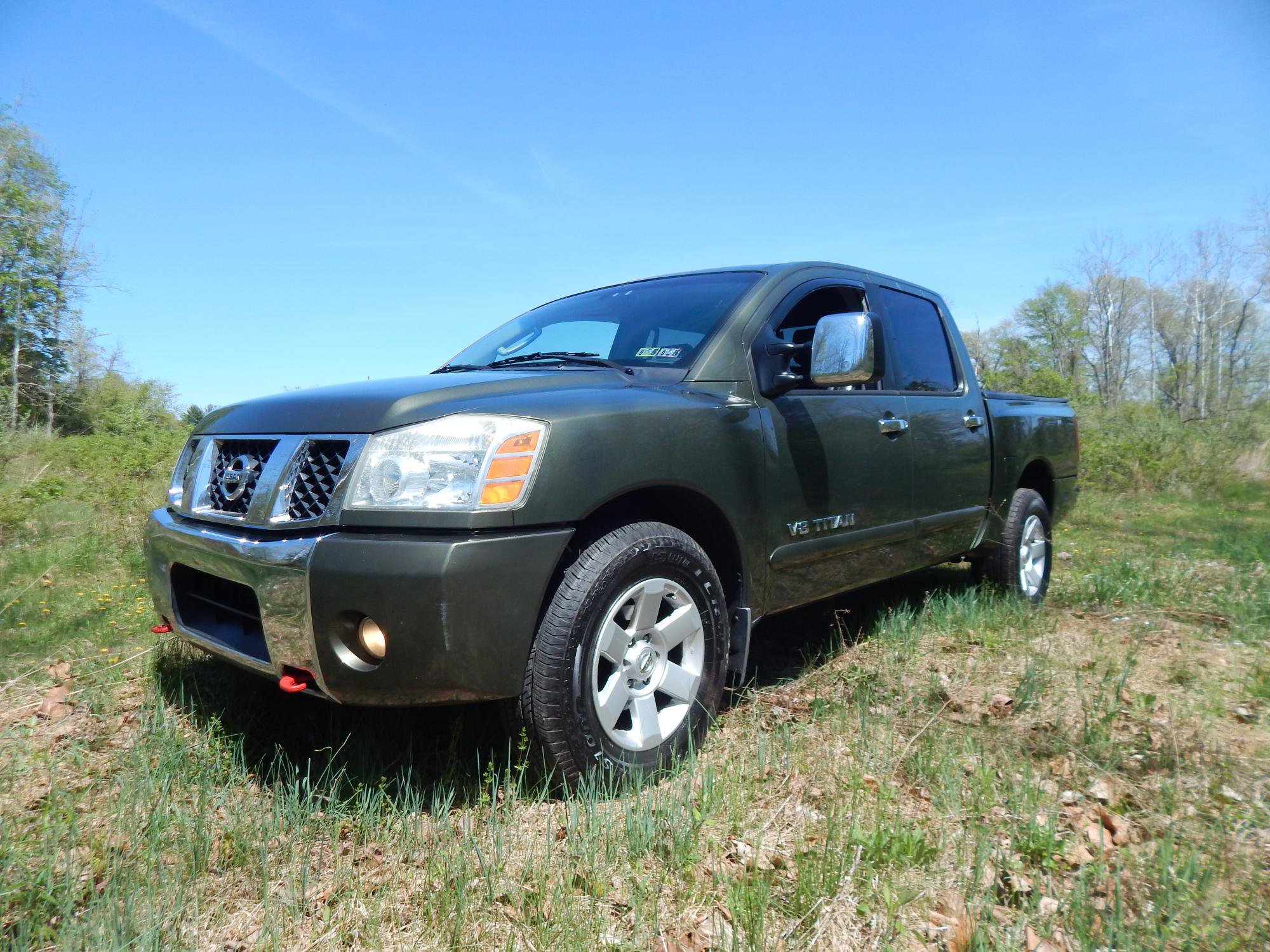 Used 2005 Nissan Titan LE w/ (T01) Tow Pkg AWD/4WD image 1