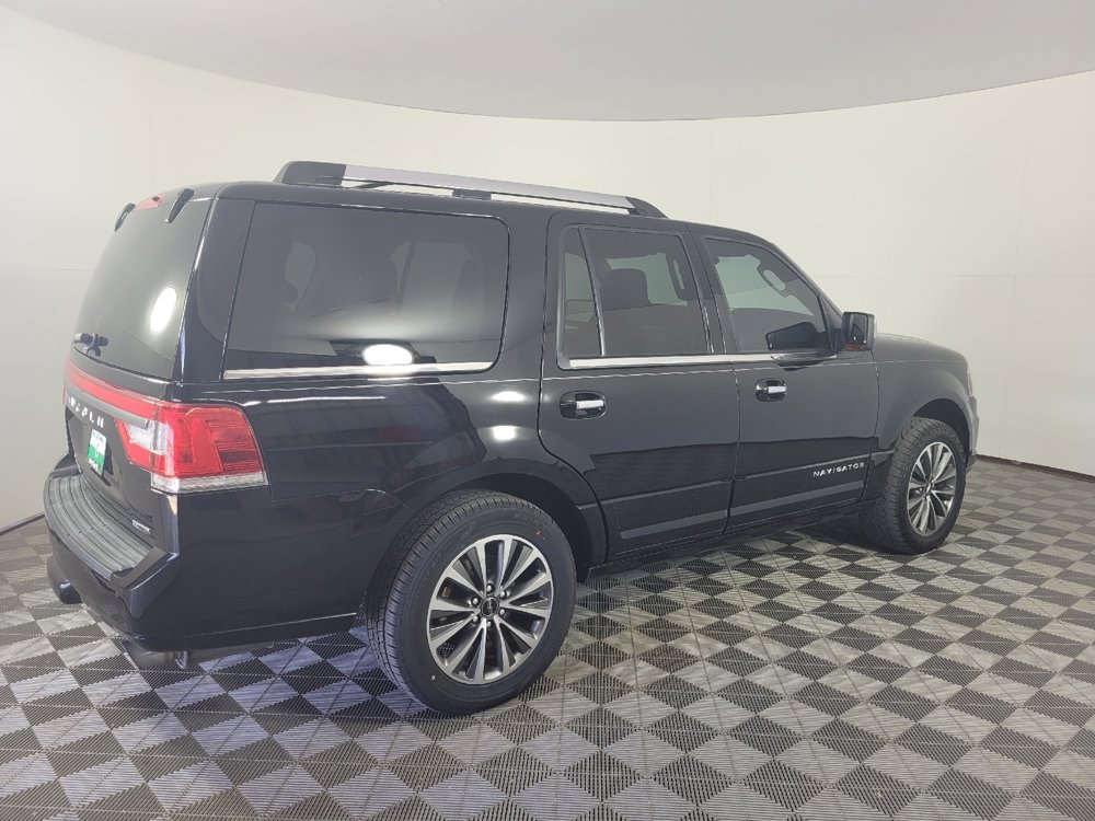 Used 2016 Lincoln Navigator Select RWD image 10