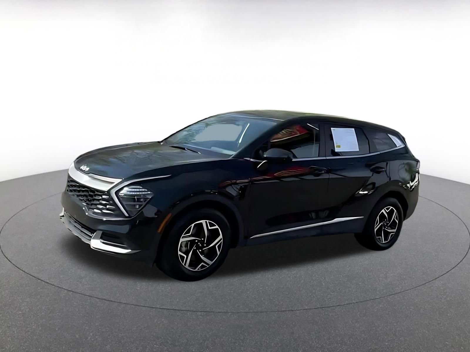 Used 2025 Kia Sportage LX image 4