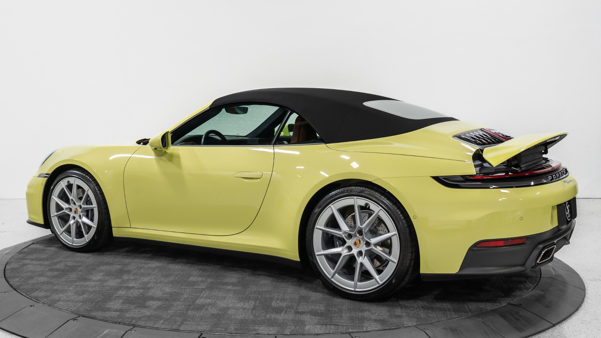 Used 2025 Porsche 911 Carrera image 17