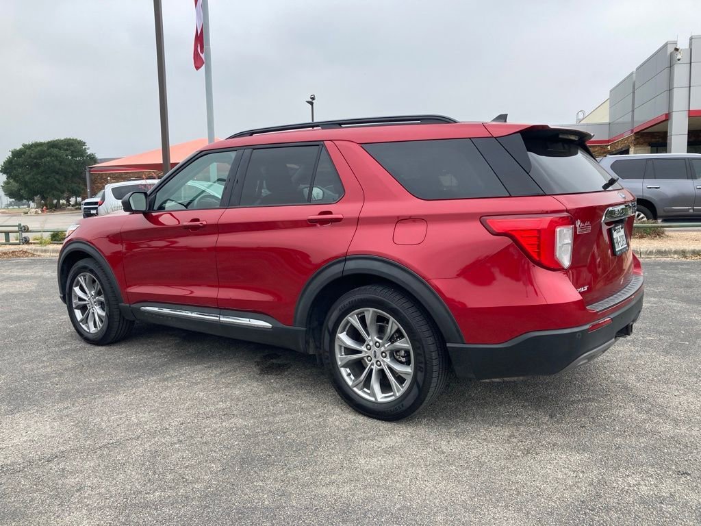 Used 2022 Ford Explorer XLT w/ Equipment Group 202A RWD image 2