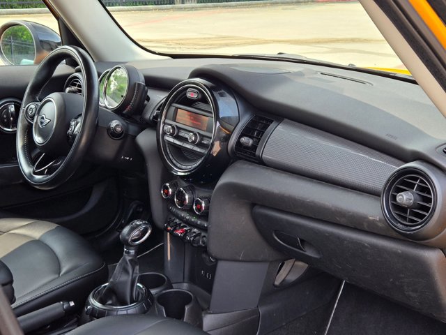 Used 2016 MINI Cooper 4-Door Hardtop FWD image 17