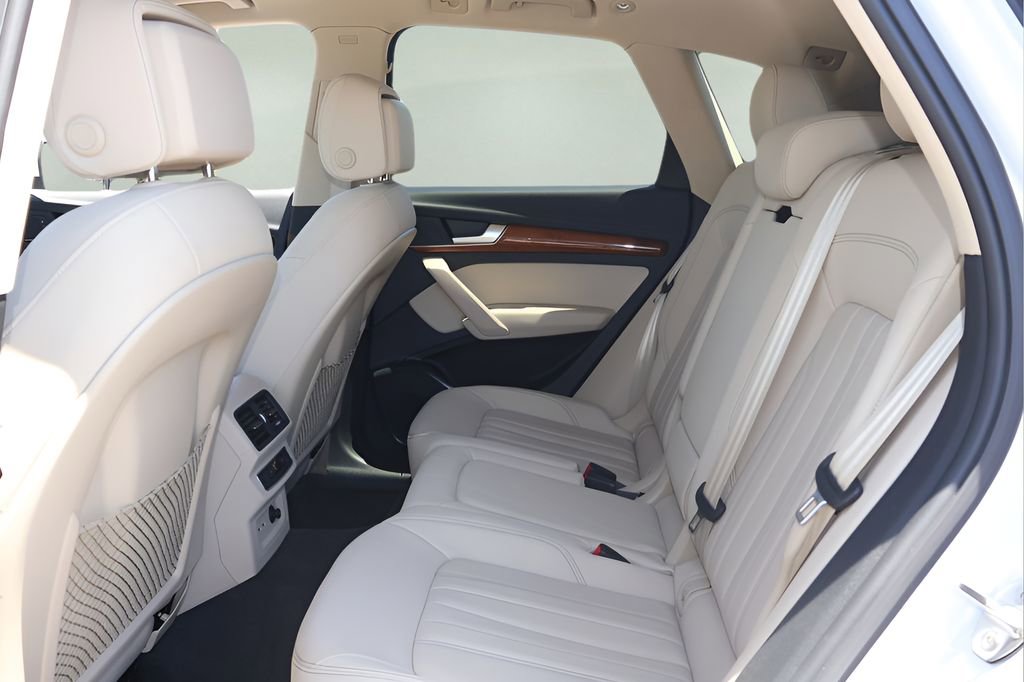 Used 2023 Audi Q5 2.0T Premium w/ Convenience Package image 12