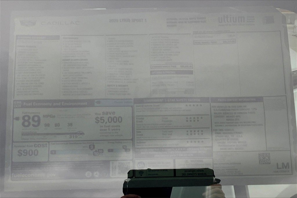 Used 2025 Cadillac Lyriq Sport image 21