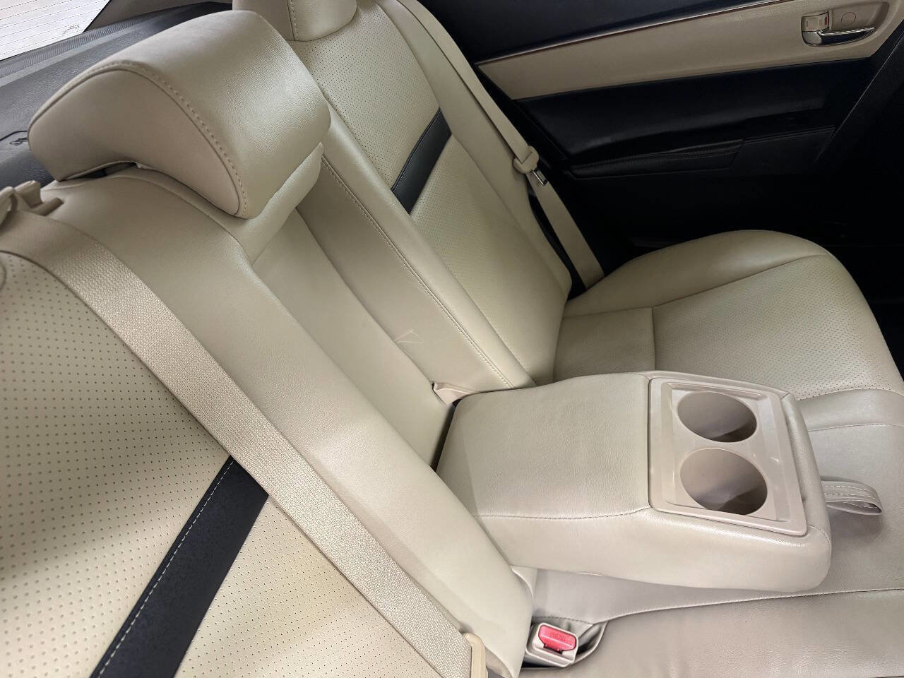 Used 2016 Toyota Corolla LE image 31