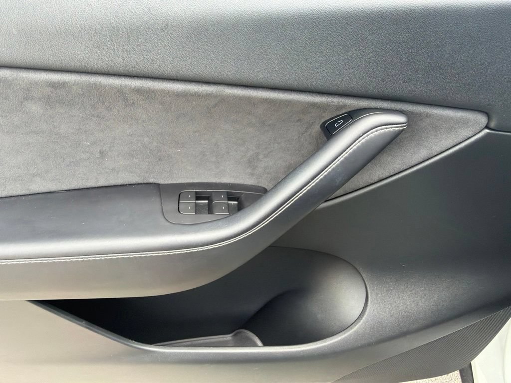 Used 2021 Tesla Model Y Long Range AWD/4WD image 13