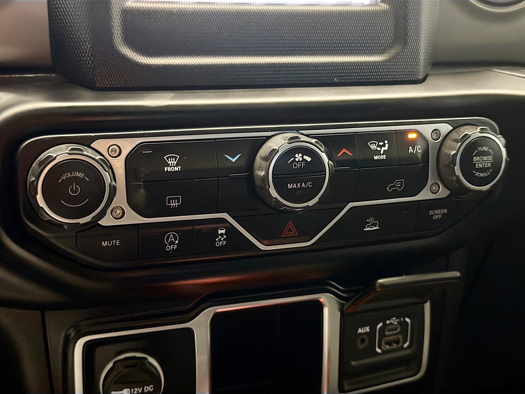 Used 2023 Jeep Wrangler Sport image 10