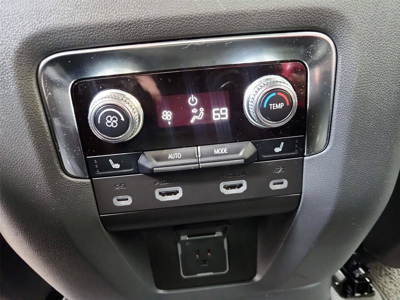 Used 2024 GMC Yukon Denali w/ Advanced Technology Package AWD/4WD image 22
