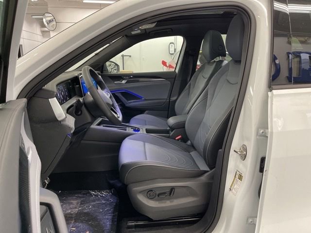 New 2025 Volkswagen Tiguan SE R-Line image 9