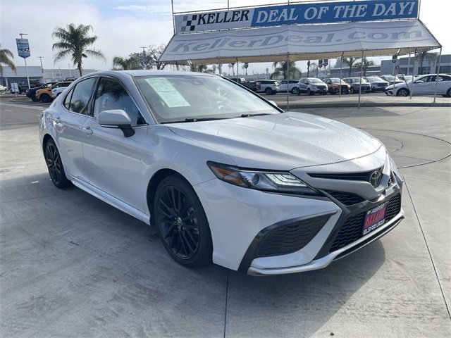 Used 2022 Toyota Camry XSE image 2